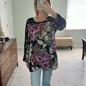 Johnny Was top size M 100% silk